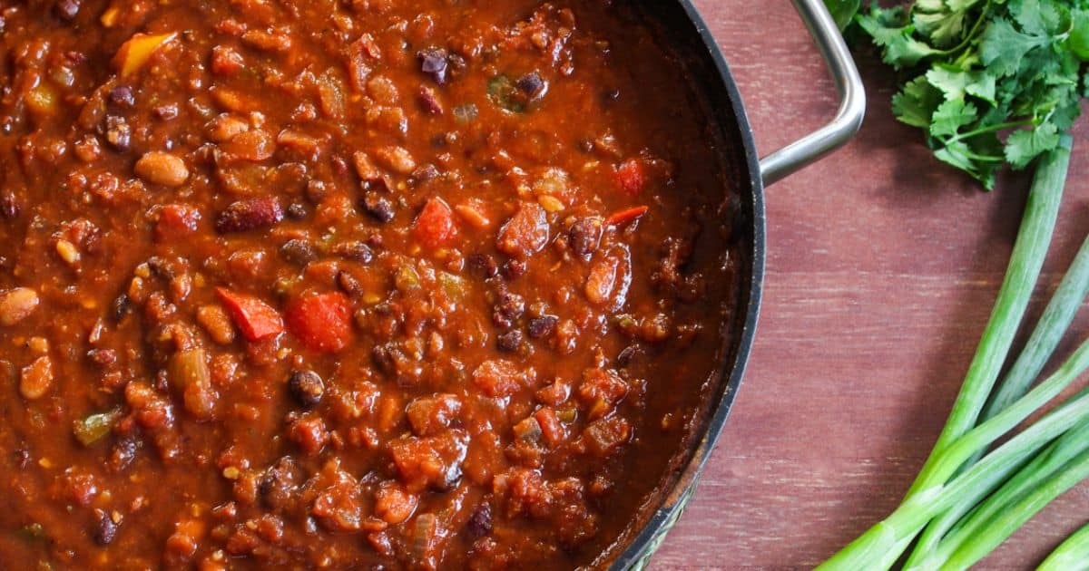 Easy Vegan Chilli Recipe - The Pesky Vegan