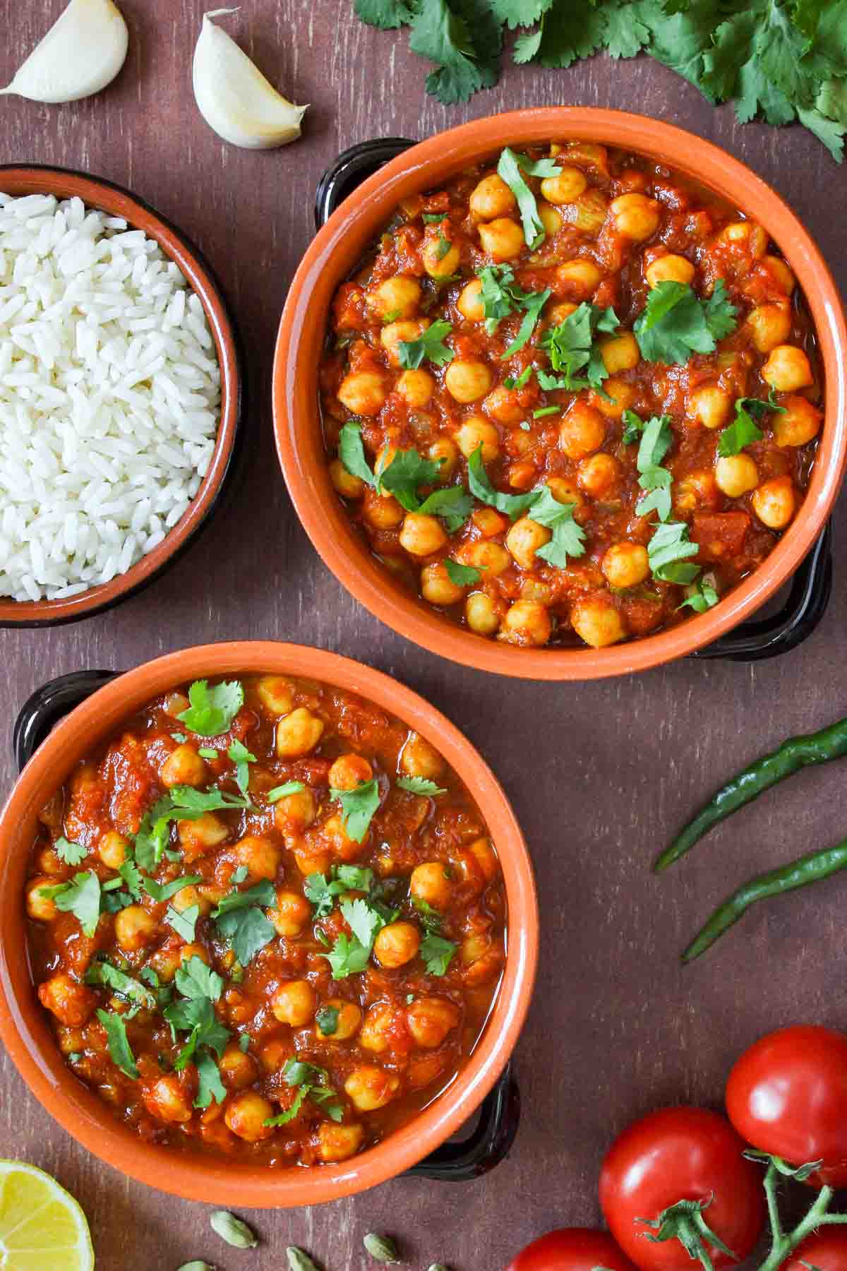 Easy Vegan Chana Masala (Chickpea Curry) - The Pesky Vegan