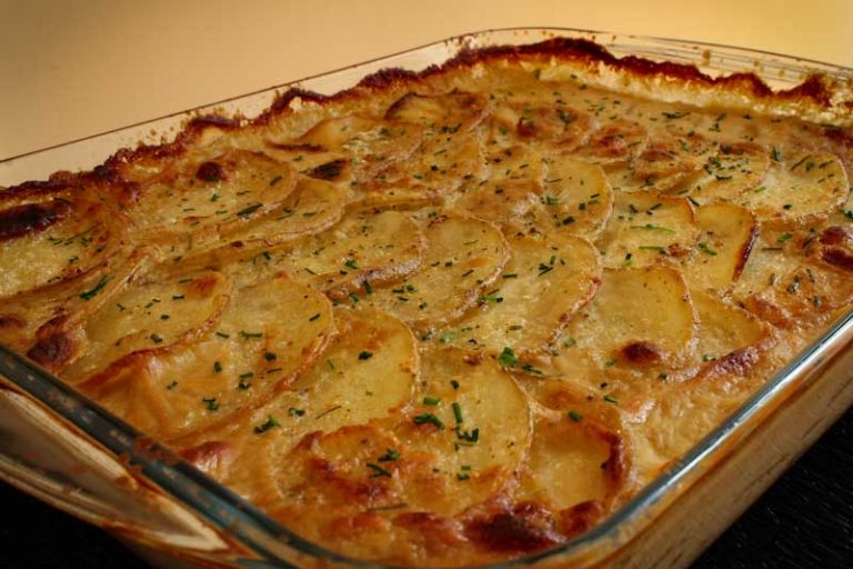 Easy Vegan Scalloped Potatoes (Dauphinoise) - The Pesky Vegan