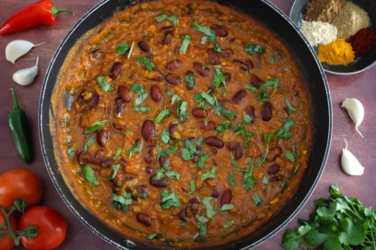 Vegan Rajma Masala (Kidney Bean Curry) - The Pesky Vegan