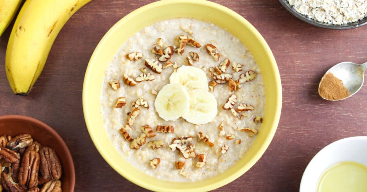 Banana Porridge with Cinnamon and Pecans - The Pesky Vegan