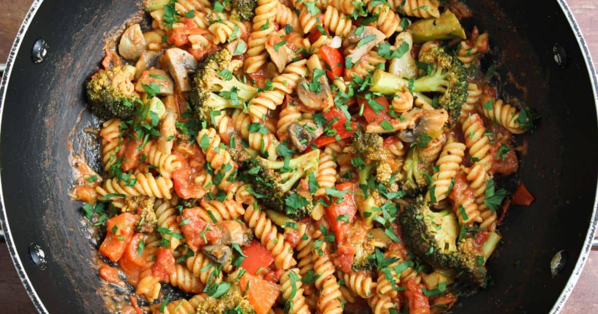 Easy Vegan One-Pot Pasta - The Pesky Vegan