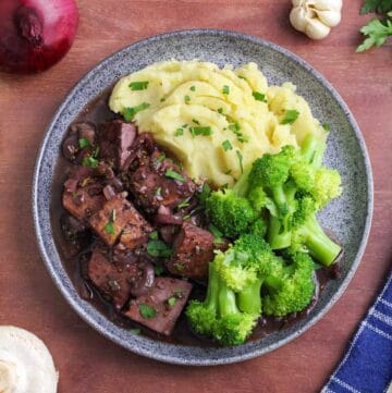 Braised Tofu in Red Wine with Mashed Potatoes and Broccoli
