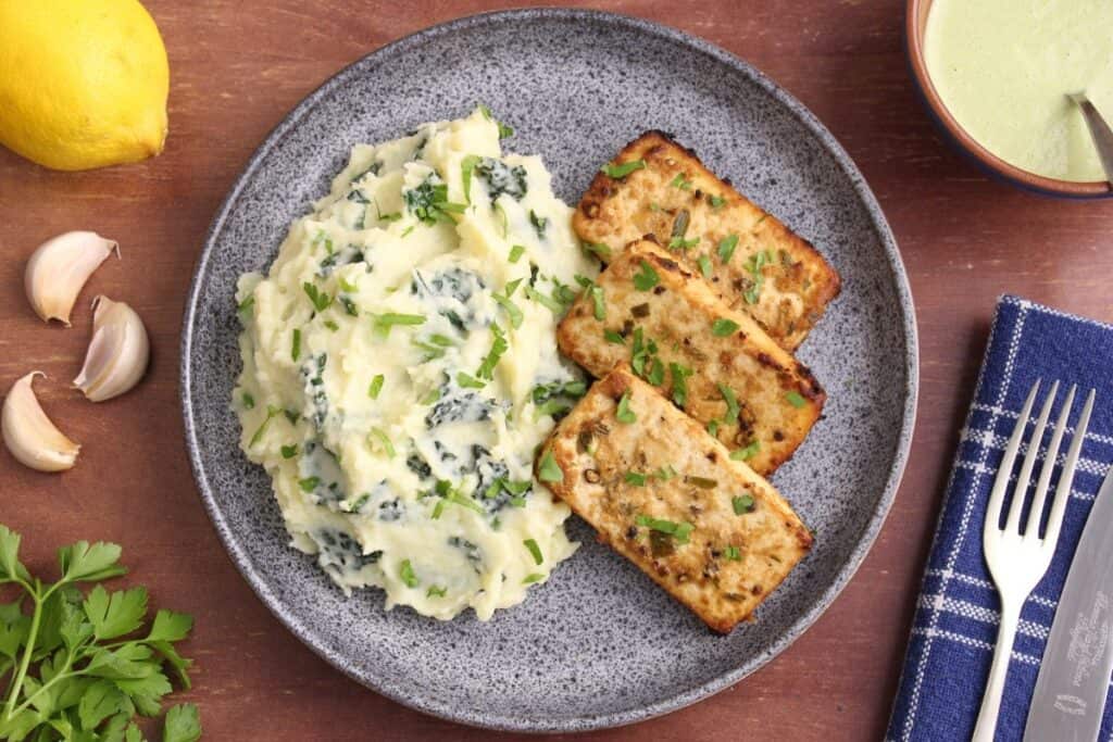 Baked tofu steaks with mashed potatoes
