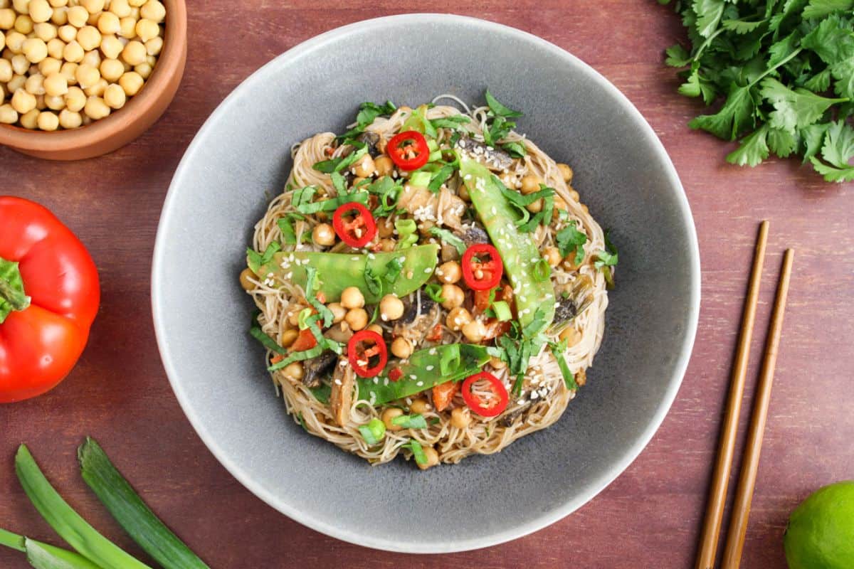 Chickpea stir-fry with veg in bowl