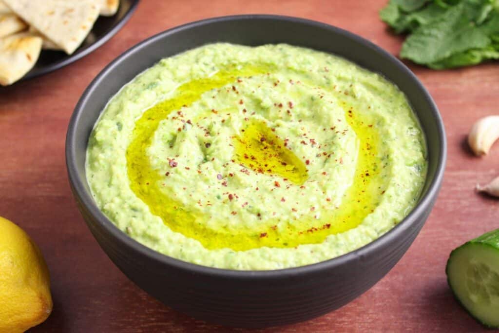 Green pea and chickpea dip with olive oil